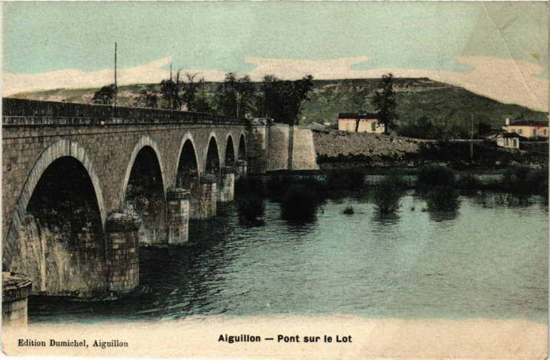Carte postale ancienne Aiguillon - Pont sur le Lot à Aiguillon