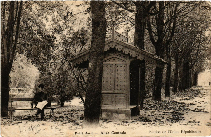 Carte postale ancienne Agen - Petit Jard - Allée Centrale à Agen