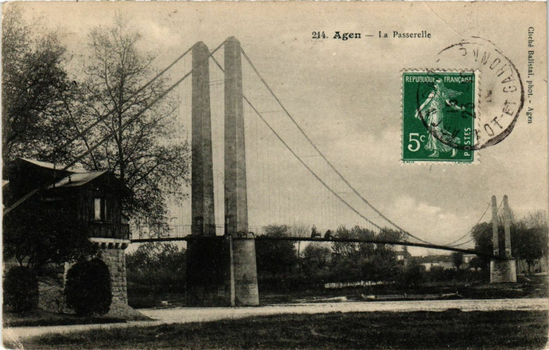 Carte postale ancienne Agen - La Passerelle à Agen