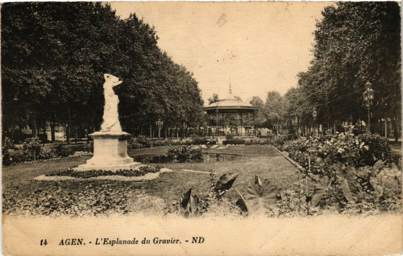 Carte postale ancienne Agen - L'Esplanade du Gravier à Agen