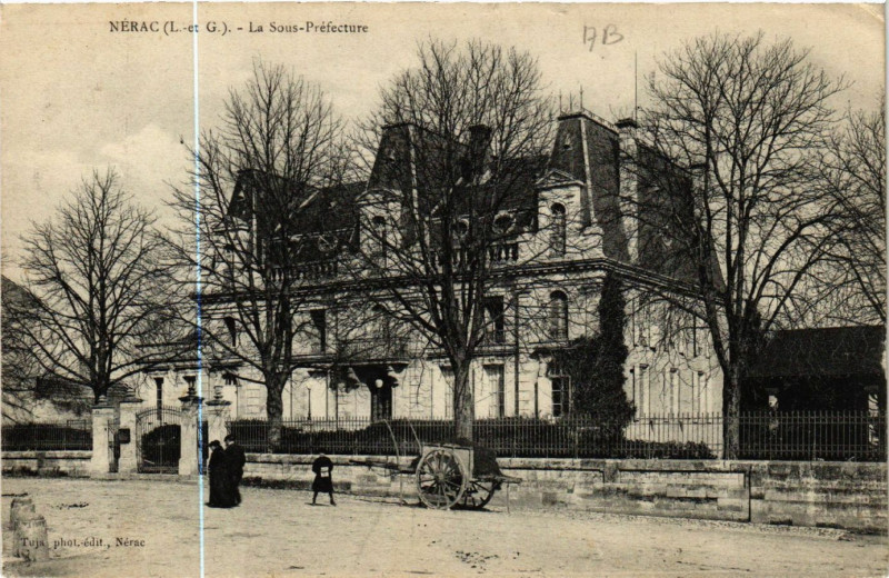 Carte postale ancienne Nerac - La Sous-Prefecture à Nérac