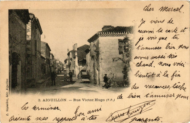 Carte postale ancienne Aiguillon - Rue Victor Hugo à Aiguillon