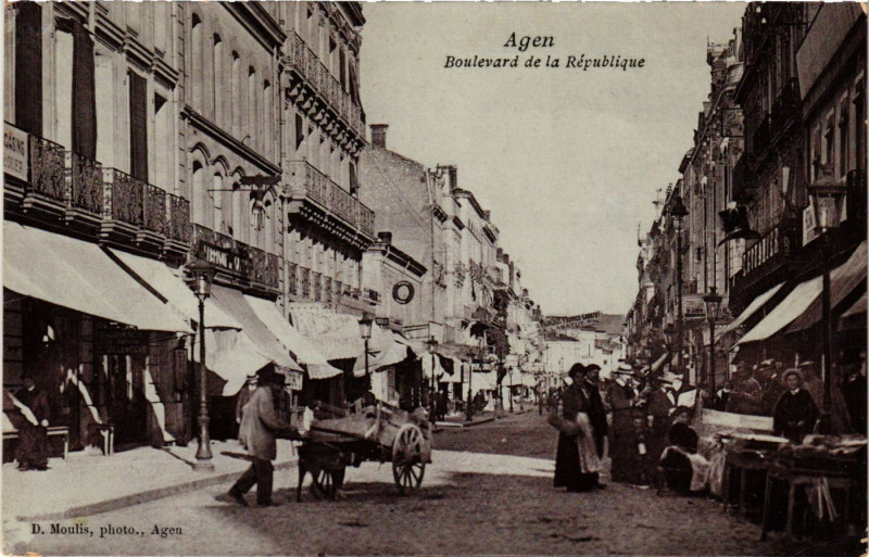Carte postale ancienne Agen - Boulevard de la Republique à Agen