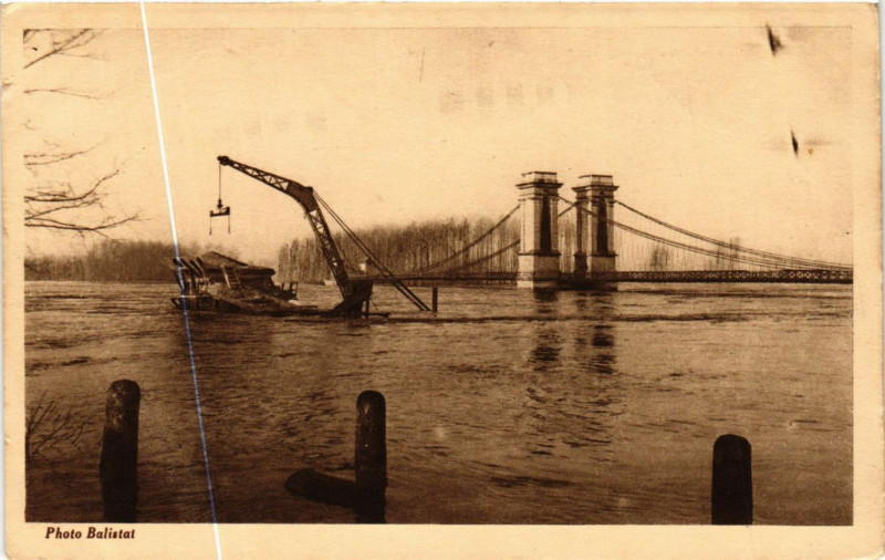 Carte postale ancienne Marmande - Les Inondations 1930 - Le Pont à Marmande