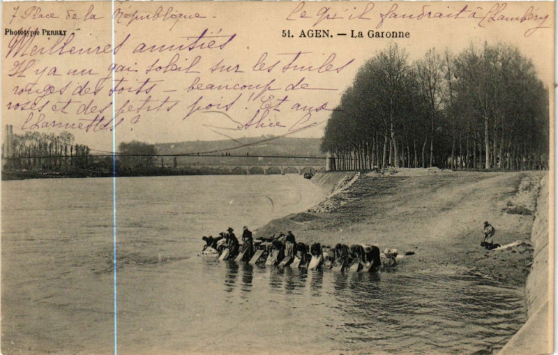 Carte postale ancienne Agen - La Garonne à Agen