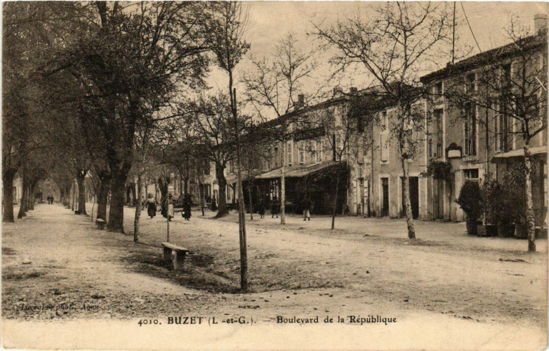 Carte postale ancienne Buzet - Boulevard de la Republique