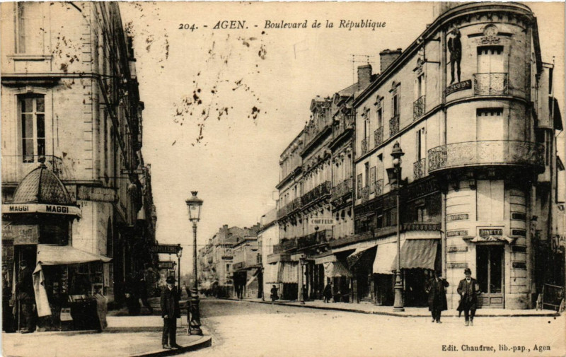 Carte postale ancienne Agen - Boulevard de la Republique à Agen