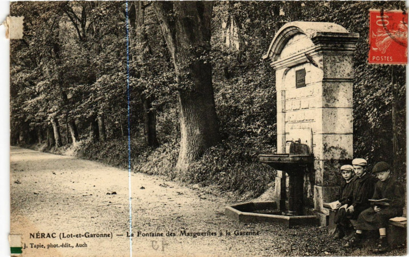 Carte postale ancienne Nerac - La Fontaine des MARGUERITEs a la Garenne à Nérac