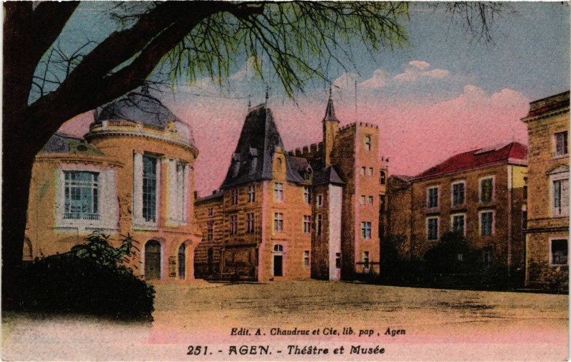 Carte postale ancienne Agen - Théatre et Musée à Agen
