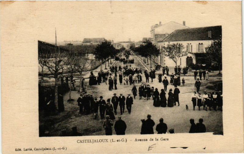 Carte postale ancienne Casteljaloux - Avenue de la Gare à Casteljaloux
