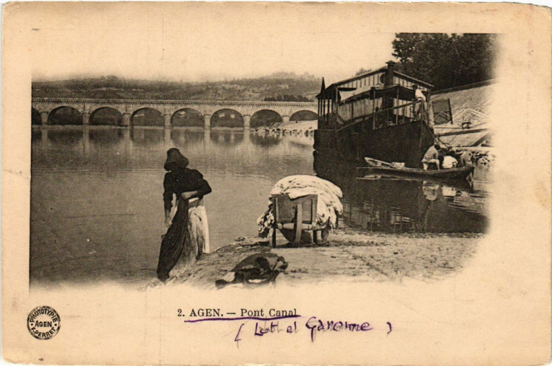Carte postale ancienne Agen - Pont Canal à Agen
