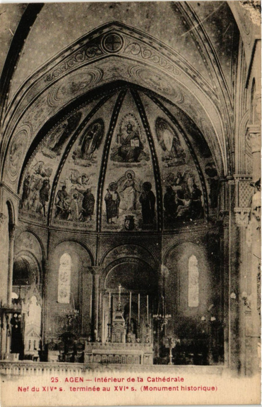 Carte postale ancienne Agen - Intérieur de la Cathédrale à Agen