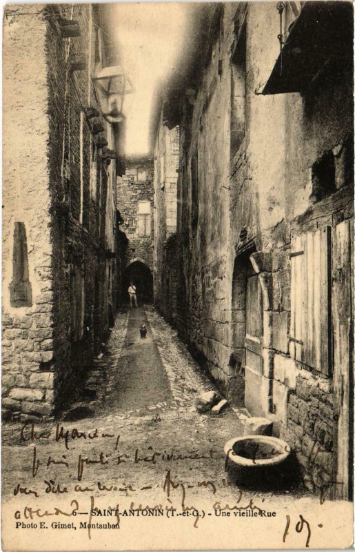 Carte postale ancienne Saint-Antonin Une vieille Rue