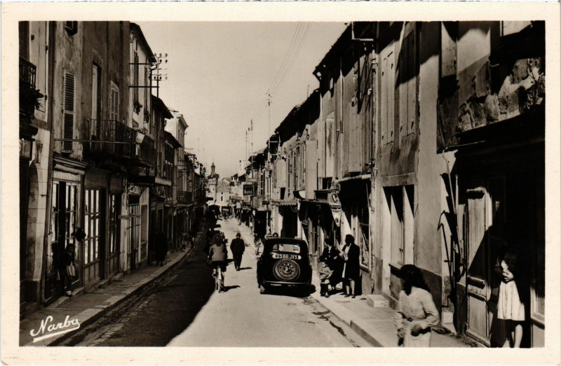 Carte postale ancienne Castillonnes Grand Rue à Castillonnès