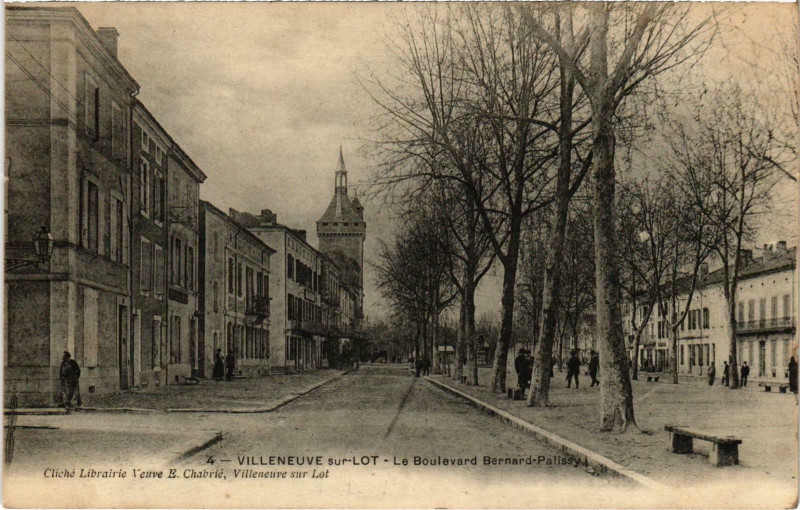 Carte postale ancienne Villeneuve-sur-Lot Le Boulevard à Villeneuve-sur-Lot