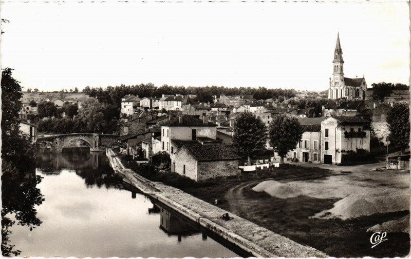 Carte postale ancienne Nerac Perspective Vers le Petit Nerac Lot et Garonne à Nérac