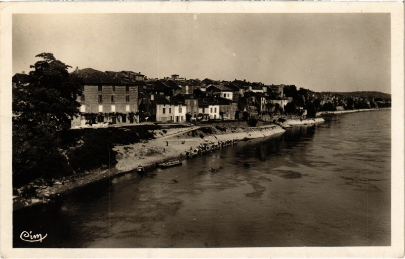 Carte postale ancienne Tonneins Vue généralesur la Garonne Lot et Garonne à Tonneins