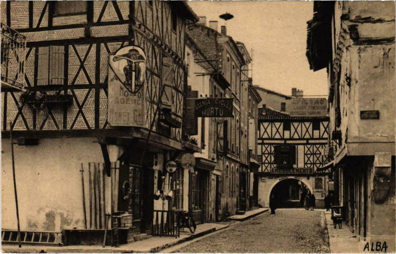 Carte postale ancienne Villeneuve-sur-Lot Vieilles Maisons de la Rue Lot et Garonne à Villeneuve-sur-Lot
