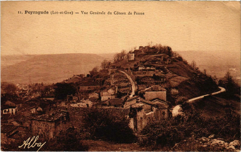 Carte postale ancienne Peyragude Vue générale du Choteau de Penne Lot et Garonne