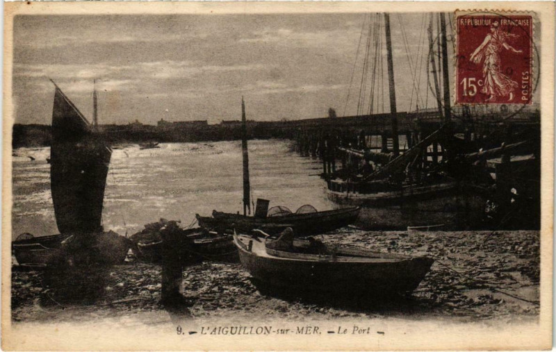 Carte postale ancienne L'Aiguillon-sur-Mer - Le Port à Aiguillon