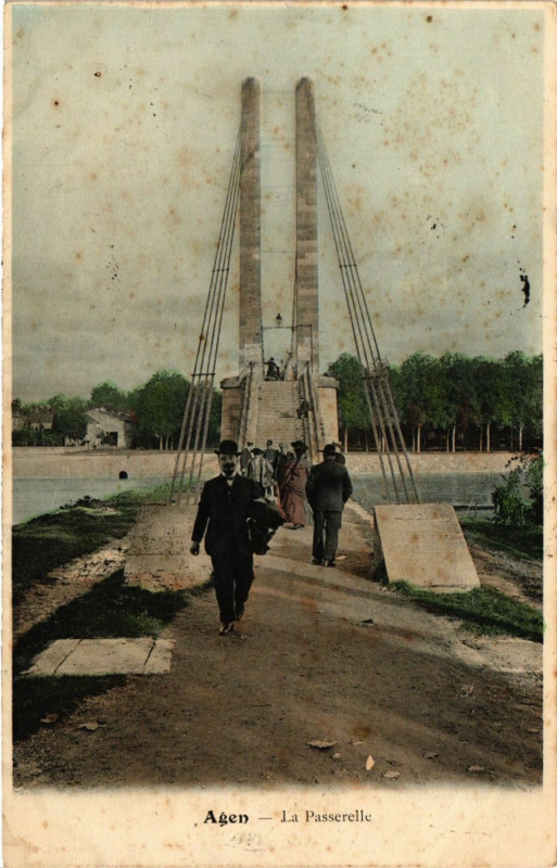 Carte postale ancienne Agen - La Passerelle à Agen