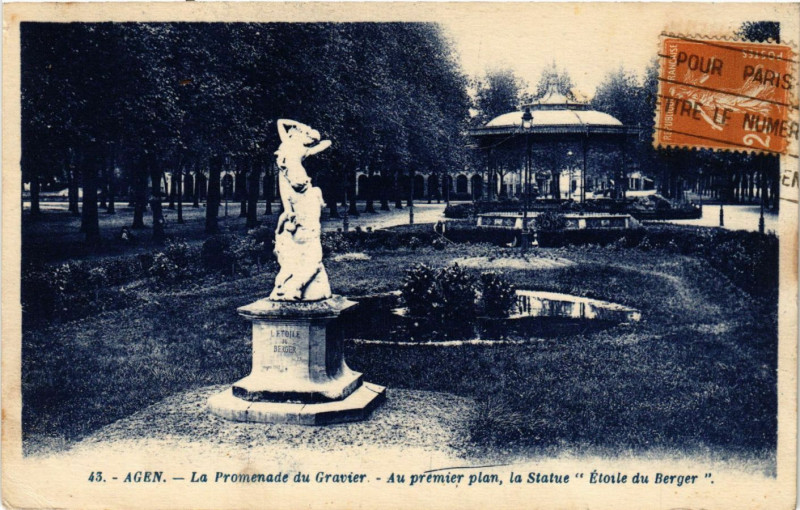 Carte postale ancienne Agen - La Promenade du Gravier - Au premier plan la statue Etoile à Agen