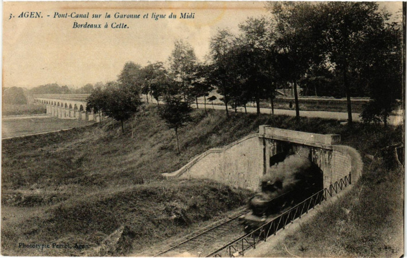 Carte postale ancienne Agen Pont-Canal sur le Garonne et ligne du Midi Bordeaux a Cette à Agen