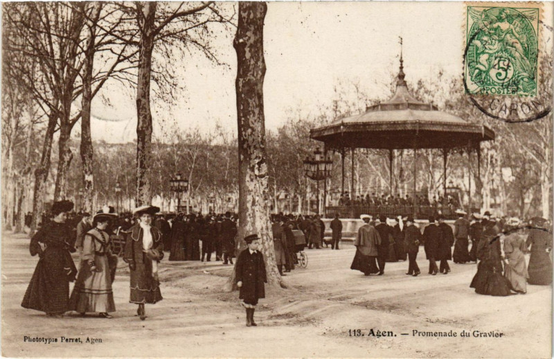 Carte postale ancienne Agen - Promenade du Gravier à Agen