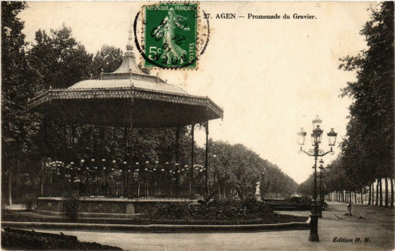 Carte postale ancienne Agen - Promenade du Gravier à Agen