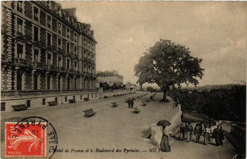 Carte postale ancienne L'Hotel de France et le Boulevard des Pyrenées