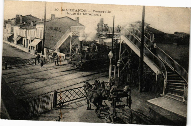 Carte postale ancienne Marmande - Passerelle - Route de Miramont à Marmande