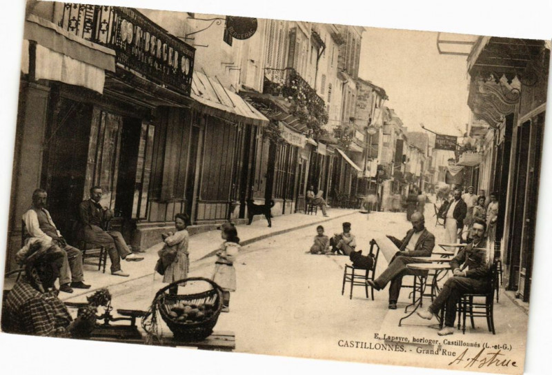 Carte postale ancienne Castillonnes - Grand'Rue à Castillonnès