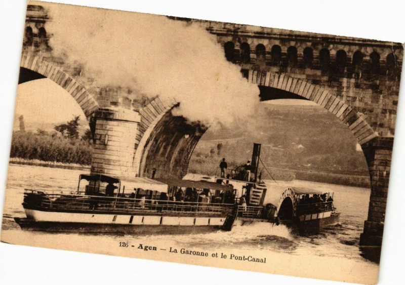 Carte postale ancienne Agen - La Garonne et le Pont-Canal à Agen