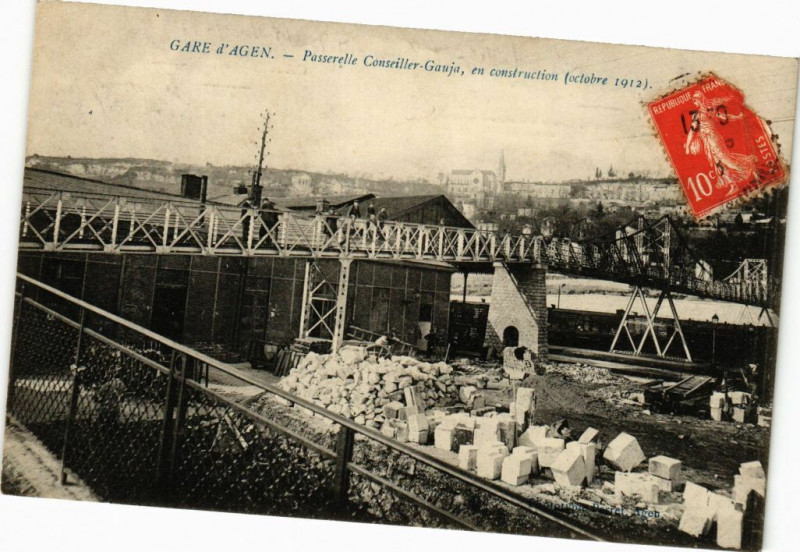 Carte postale ancienne Agen - Passerrelle Conseiller-Gauja en construction à Agen