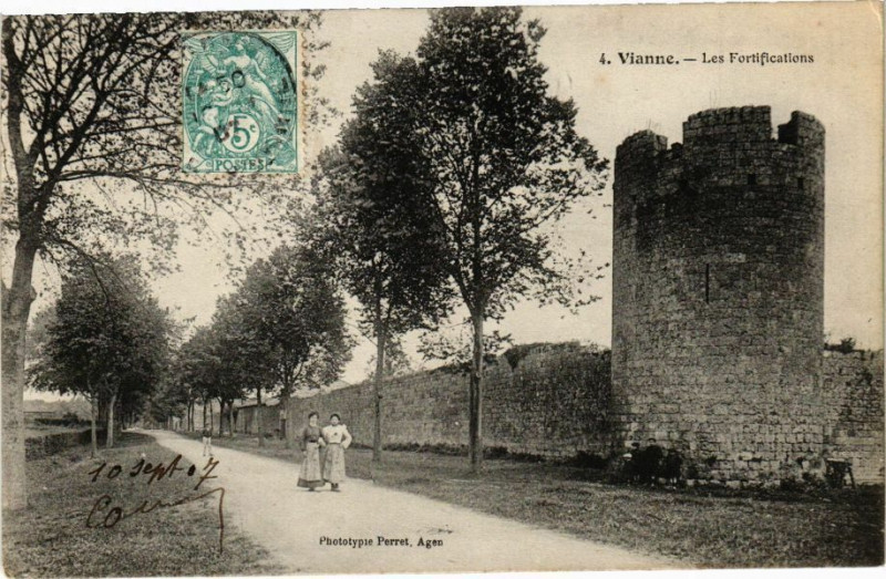 Carte postale ancienne Vianne-Les Fortifications à Vianne
