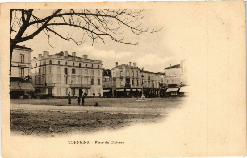 Carte postale ancienne Tonneins-Place du Chateau à Tonneins