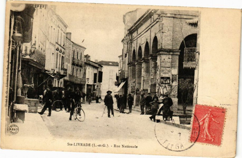 Carte postale ancienne Sainte-Livrade-Rue Nationale