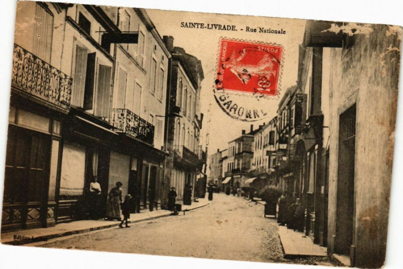 Carte postale ancienne Sainte-Livrade-Rue Nationale