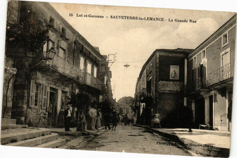 Carte postale ancienne Sauveterre-La-Lemance-La Grande Rue