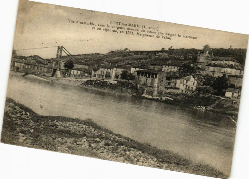 Carte postale ancienne Port Sainte-Marie-Vue d'ensemble avec la curieuse maison du Balan à Port-Sainte-Marie