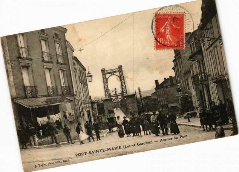 Carte postale ancienne Port Sainte-Marie-Avenue du Pont à Port-Sainte-Marie