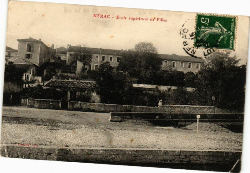 Carte postale ancienne Nerac-Ecole superieure de Filles à Nérac