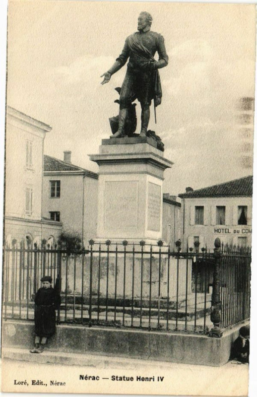 Carte postale ancienne Nerac-Statue Henri Iv à Nérac