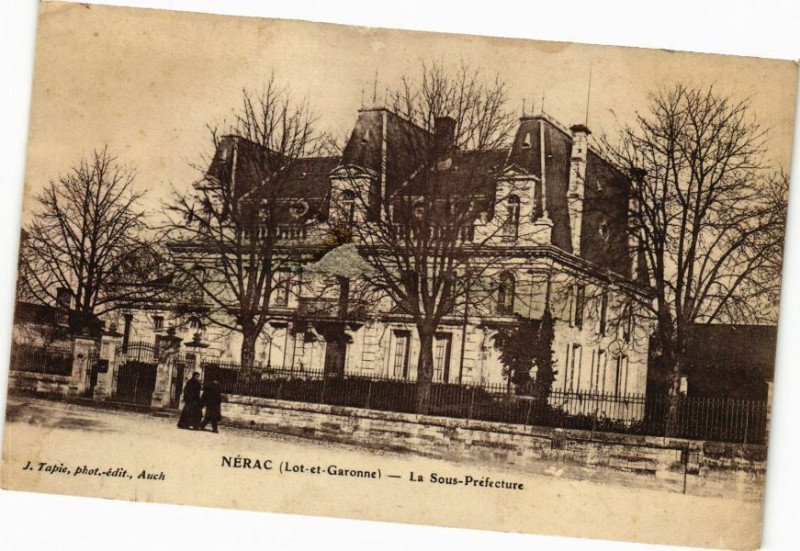 Carte postale ancienne Nerac-La Sous-Prefecture à Nérac