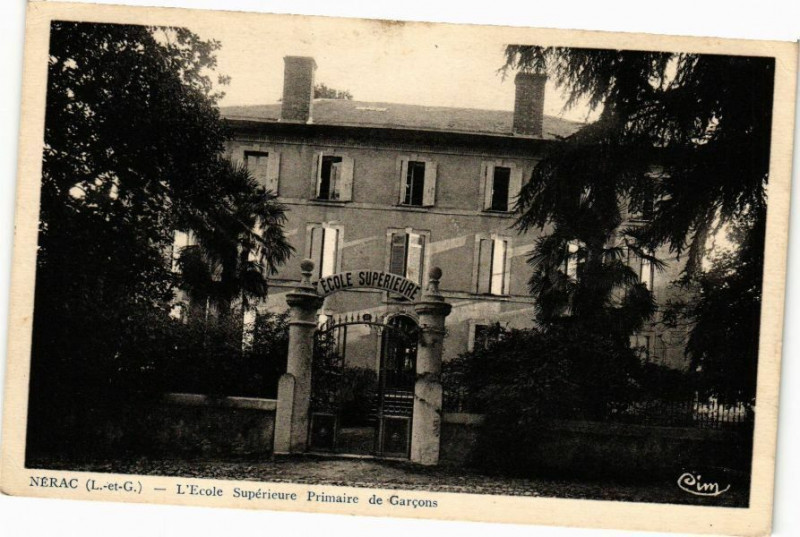 Carte postale ancienne Nerac-L'Ecole Superieure Primaire de Garcons à Nérac