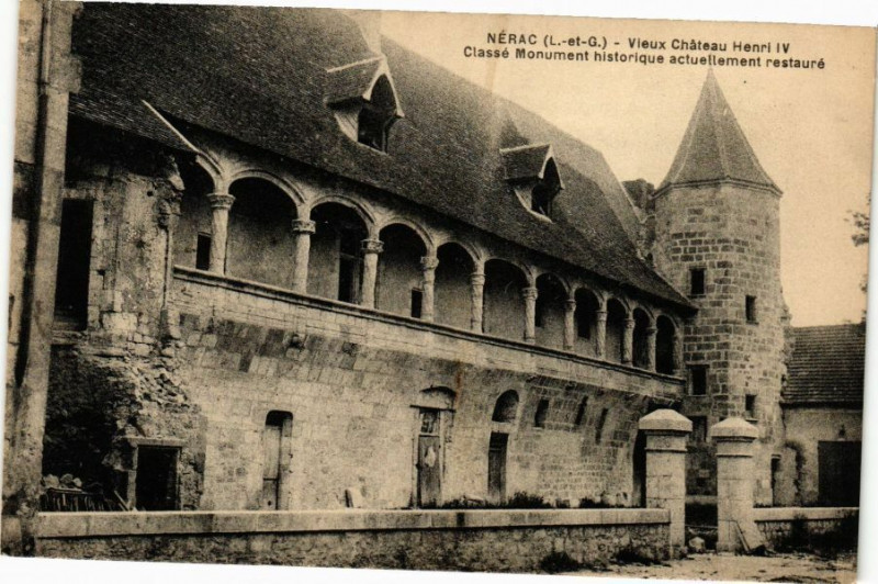 Carte postale ancienne Nerac-Vieux Chateau Henri Iv-Classe Monument historique à Nérac