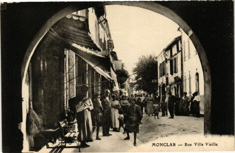 Carte postale ancienne Monclar-Rue Ville Vieille à Monclar