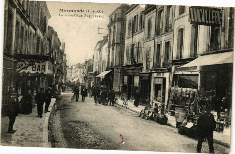 Carte postale ancienne Marmande-La Grand'Rue Puygueraud à Marmande