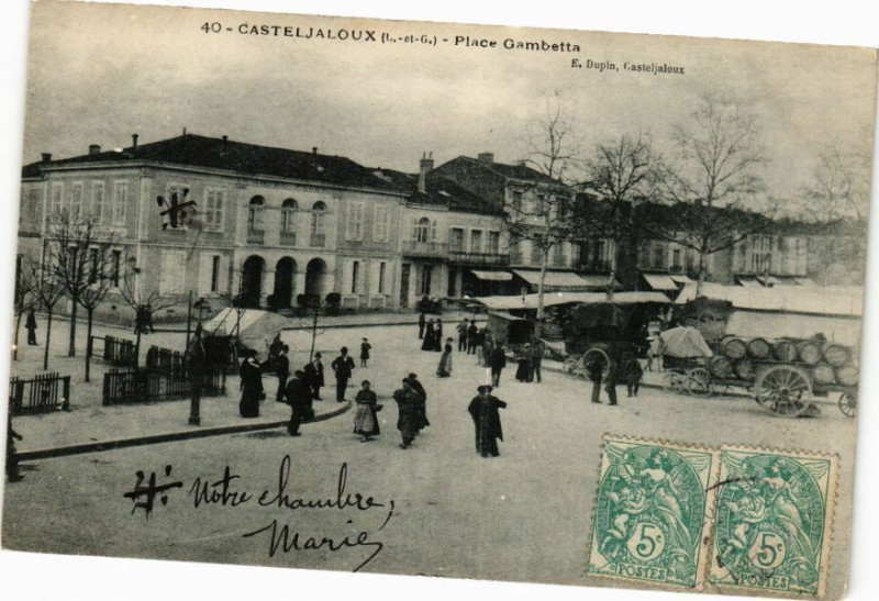 Carte postale ancienne Casteljaloux-Place Gambetta à Casteljaloux