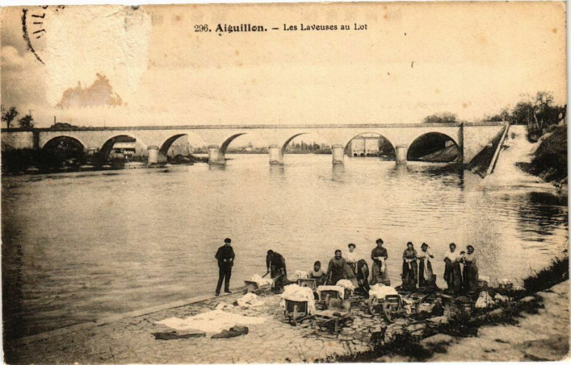 Carte postale ancienne Aiguillon-Les Laveuses au Lot à Aiguillon